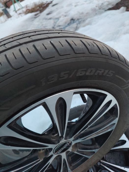 Продам комплект дисков (4шт) с летними шинами на 195/60/15