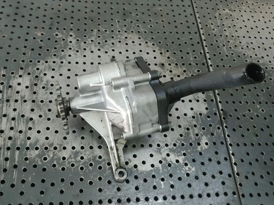 pompa ulei  2.2cdi 611981 mercedes sprinter 903 euro 3  6061810801