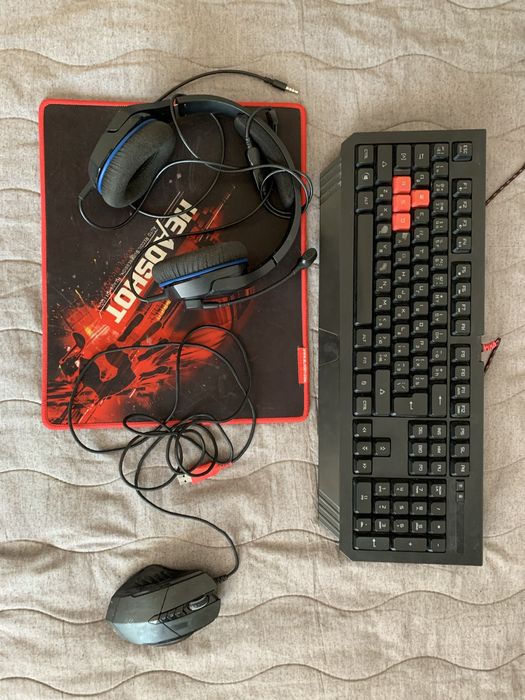 Наушники HyperX+клавиатура+мышка+полик Bloody