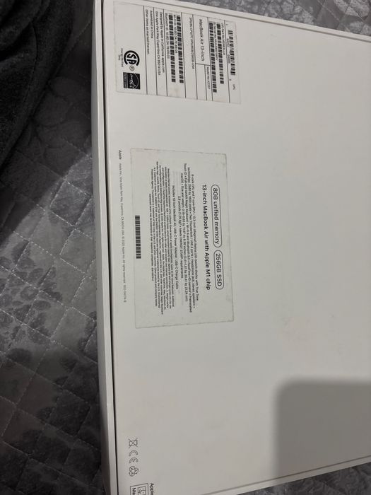 Продам MacBook Air with Apple M1 chip