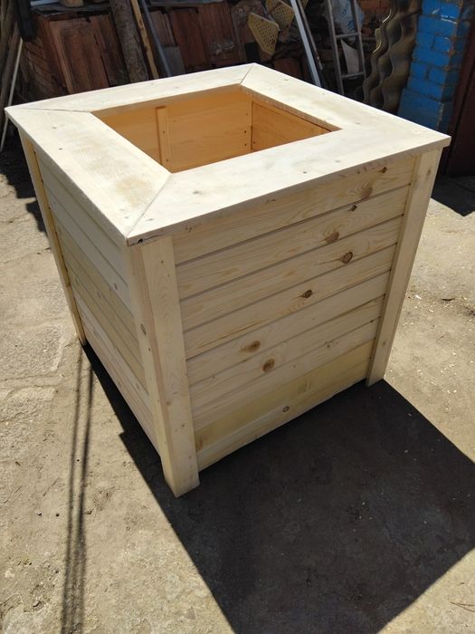 Кашпи , саксии от дърво.