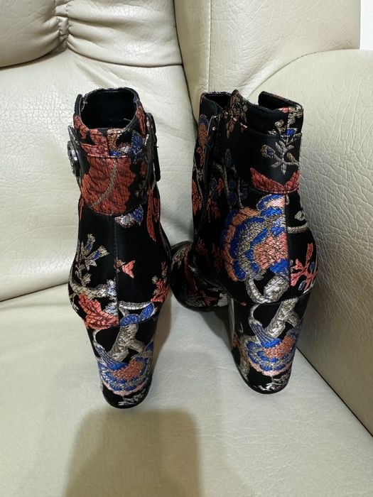 Cizme/botine Guess noi, cu eticheta