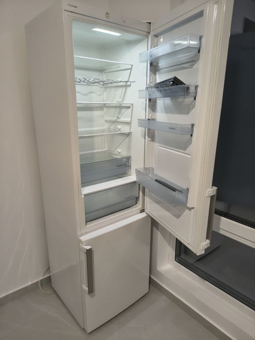Vând combina frigorifica Gorenje