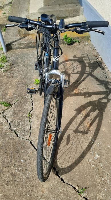 Bicicleta Al și Bare portbagaj.