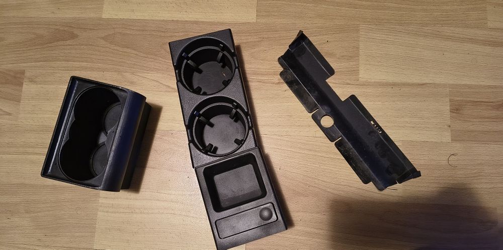 Части БМВ Е46 - разпънала,Cup holder