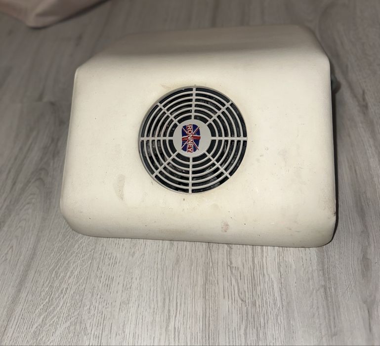 Прахоуловител за маникюр Ronney – работещ, запазен