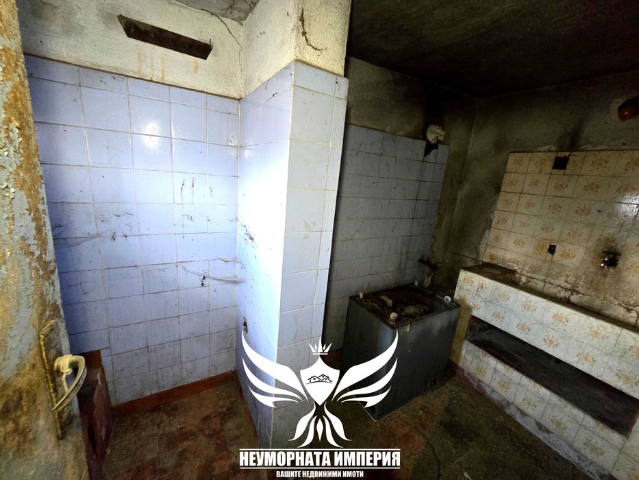 Продавам Двуетажна къща с постройки 155РЗП с 662кв. в двор село Стоево