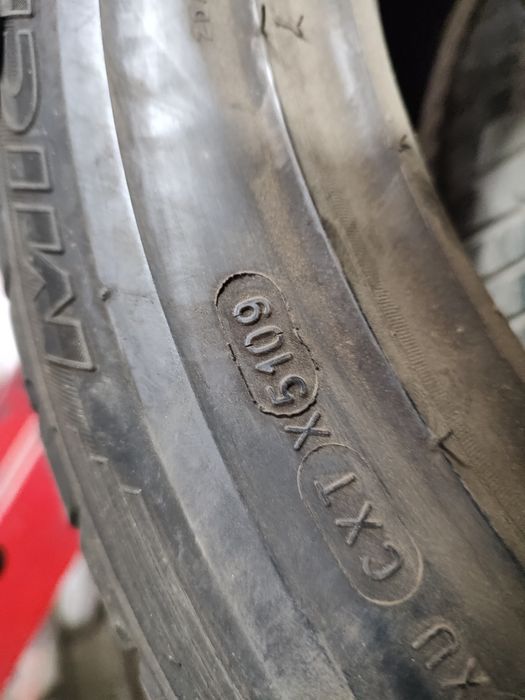 205/60R16; 235/50R18; 245/50R18; 235/50R19