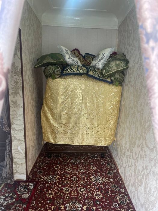 Эски шахарда Ховли 2,5 сотихли 1  Хаммом ён томонида сотилади