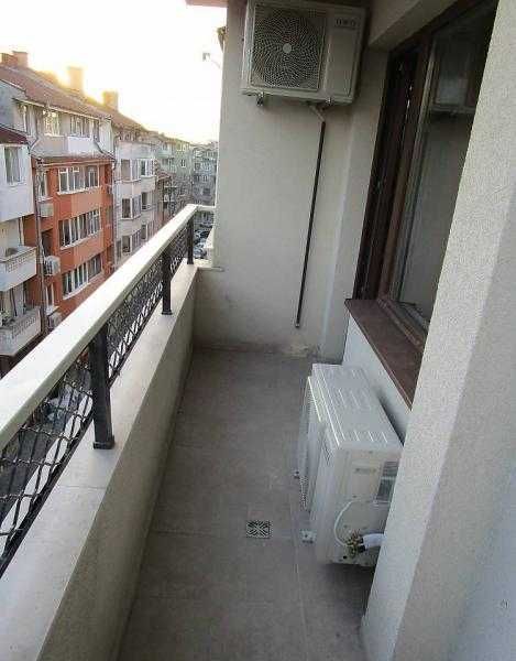 Дава се под наем Двустаен апартамент в Бургас, Възраждане - 68 кв.м за 407.49 € - Снимка #4