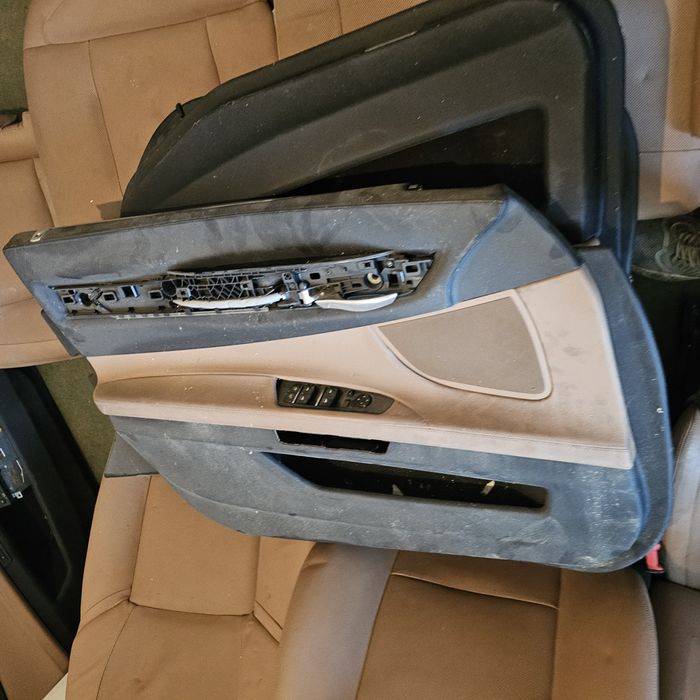 BMW F01 Кожен салон в добро същоияние и работещ Ел и дисплеи 1000лв с