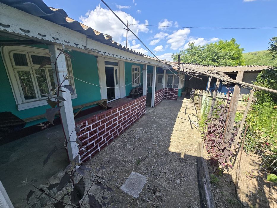 De vanzare casa cu teren