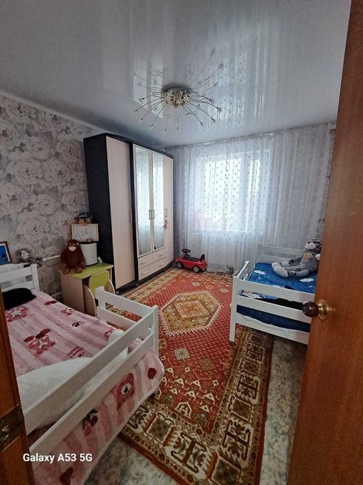 Продам трехкомнатную квартиру в центре города