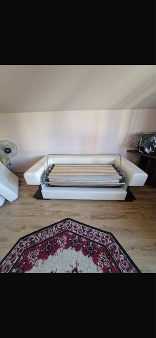 Canapea extensibila din piele crem