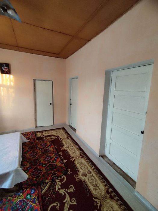 Продаётся Дом в центре Янгибазара.