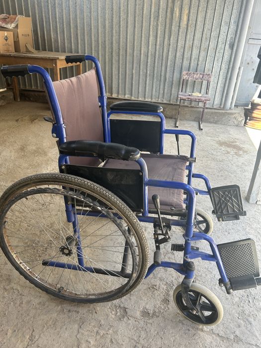 коляска между комнатные