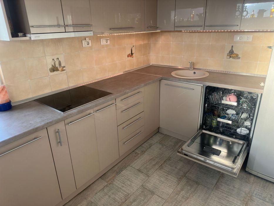 De închiriat apartament spațios, 100 mp, într-o casă individuală