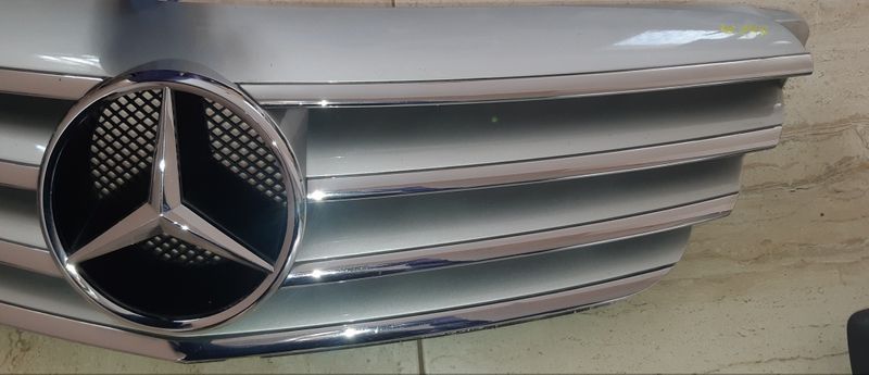 W245 решетка с емблема Мерцедес Б класа 2005-2008