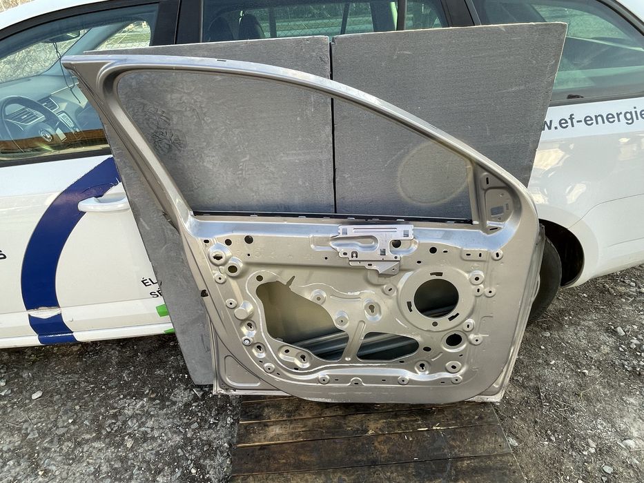 Предна лява врата за Peugeot 308 T9 Пежо 308 Т9  2013-2021г