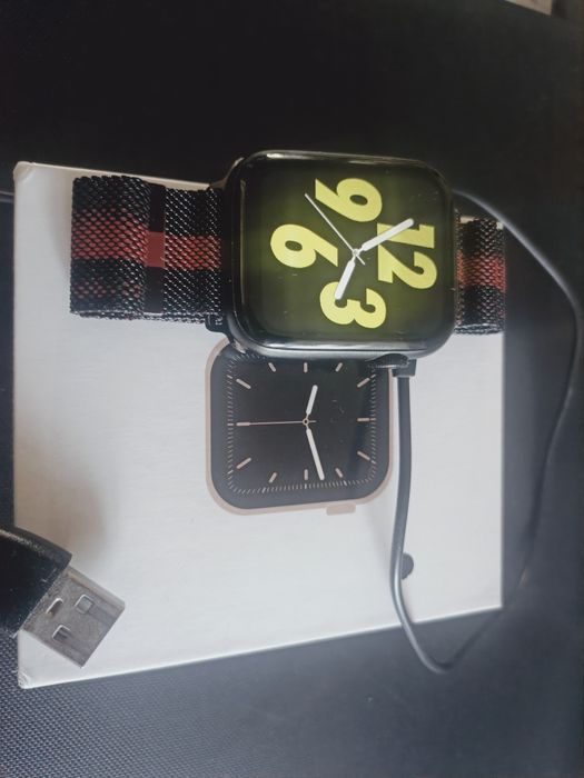 Продам смартчасы б/у