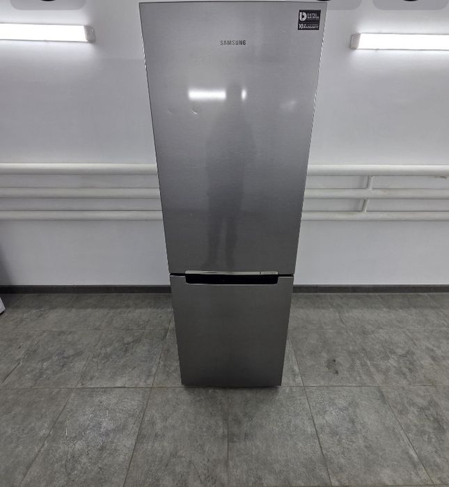 Продаю холодильник Samsung в отличном состояние