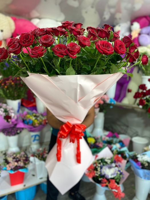 Метровые голандские розы