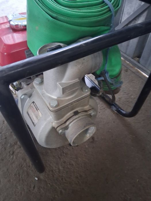 Продавам бензинова водна помпа SUMEC 5.5 HP – комплект с маркучи