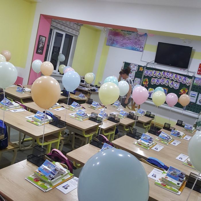 Оформление яркими шарами