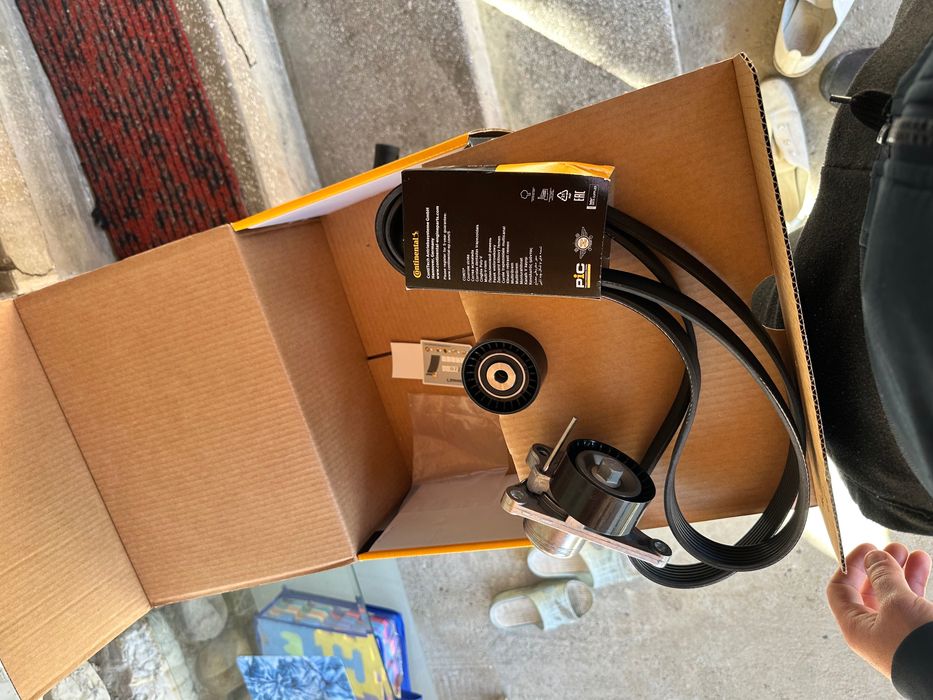 opel vivaro  2012 kit continentaL +bucsi,burdufe,cap,bieleta