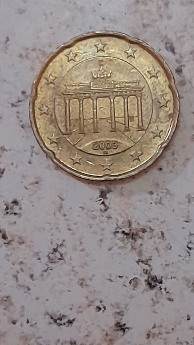 Vând monede de colecție foarte rare cu 8000 de lei.