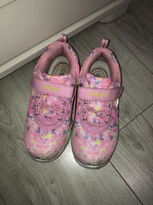 Стильные красивые кроссовки 31 размер