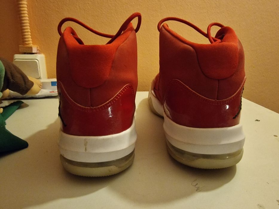 Vand jordans max aura gym red