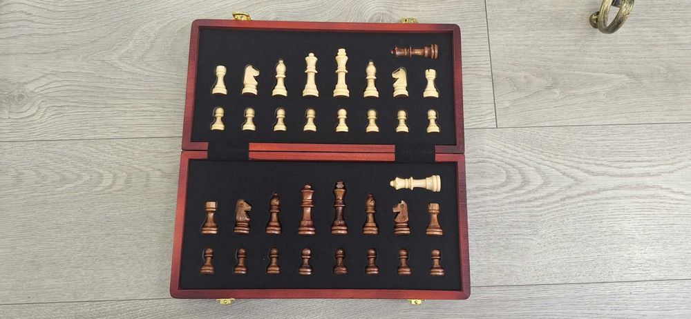 Нов Шах с Магнитни Дървени Фигури - Настолна Игра Шахмат 38х38см