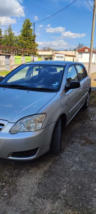 Продавам Тойота Корола