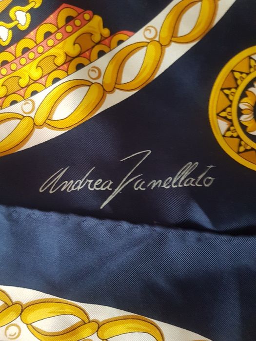 Шалове, шапки, други аксесоари