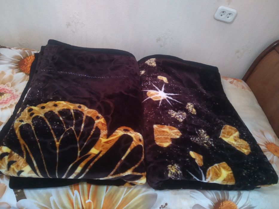 Пледы новые двусторонние односпальные