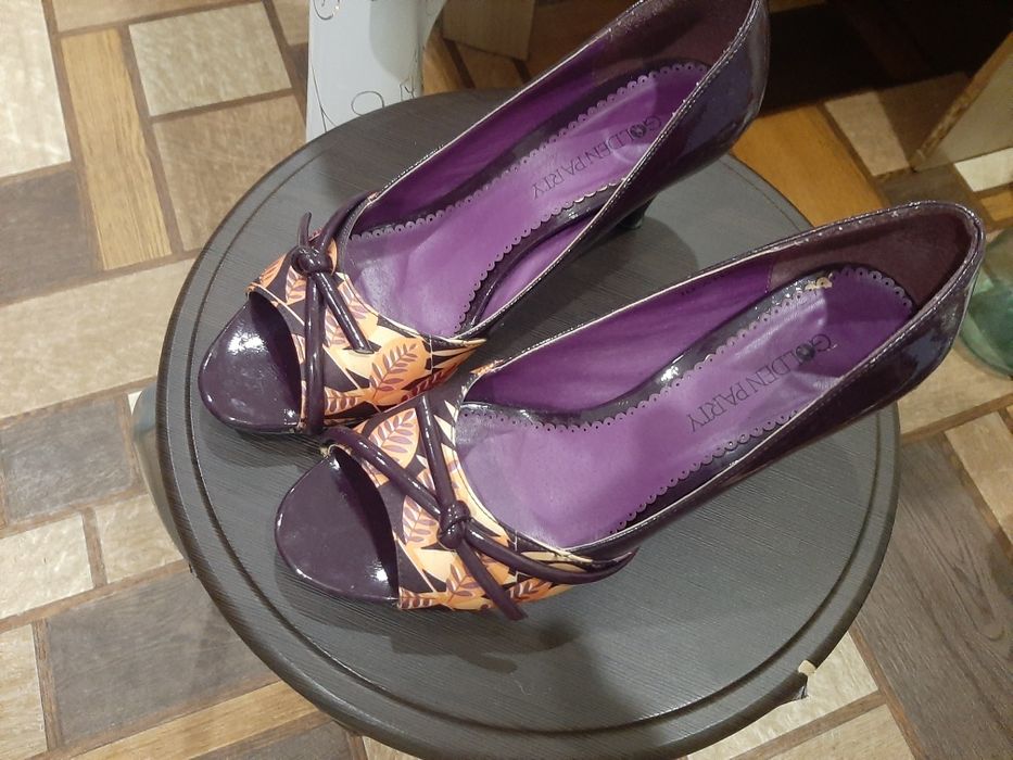 Продам босаножки