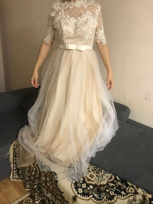 Продам платье в отличном состоянии за 25000