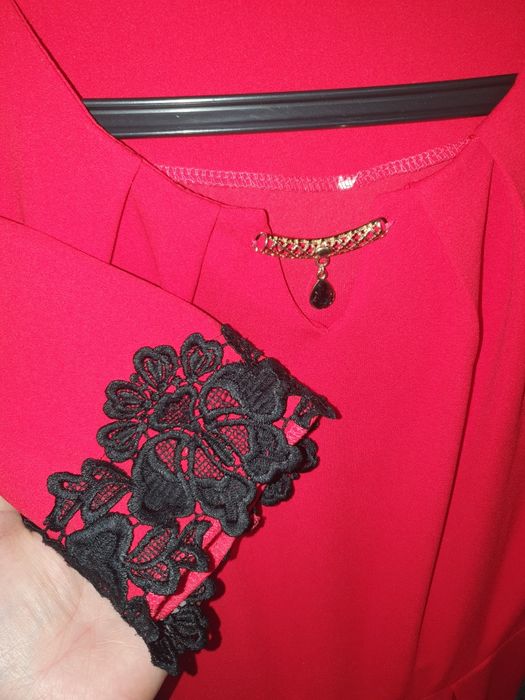 Vând rochiță cu dantela