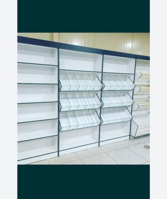 Apteka va magazinlar uchun poʻlka vitrina