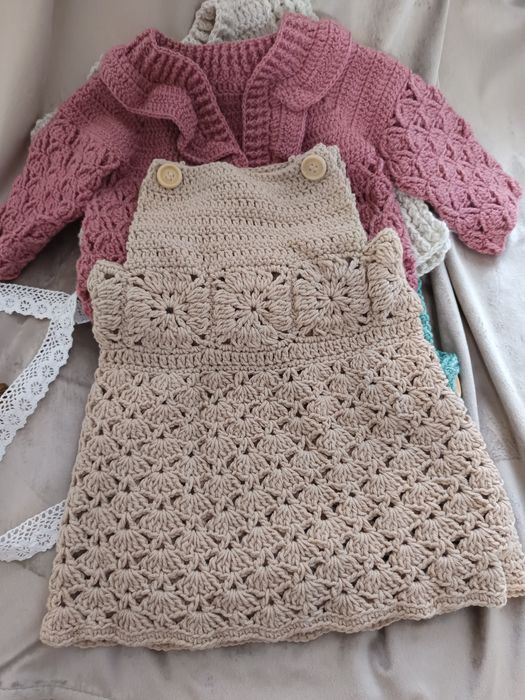 Бебешки дрешки, ръчно плетени