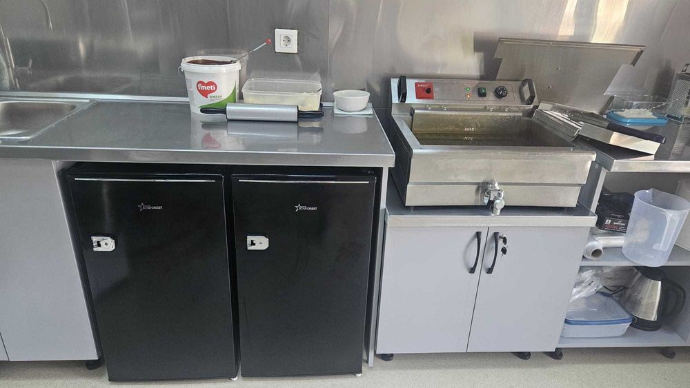 De vanzare- Mobilier si utilaje complete pentru placintarie
