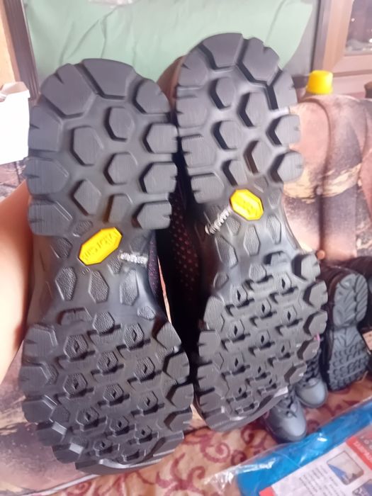 Adidași vibram nr 38