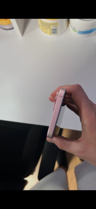 Vand iPhone 15 roz
