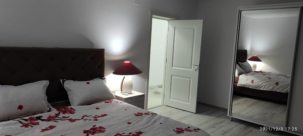Închiriez apartament de lux