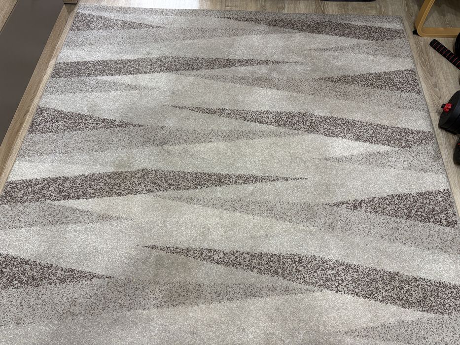 Covor 200x300 confectionat in Moldova (gros dar nu e fluffy)
