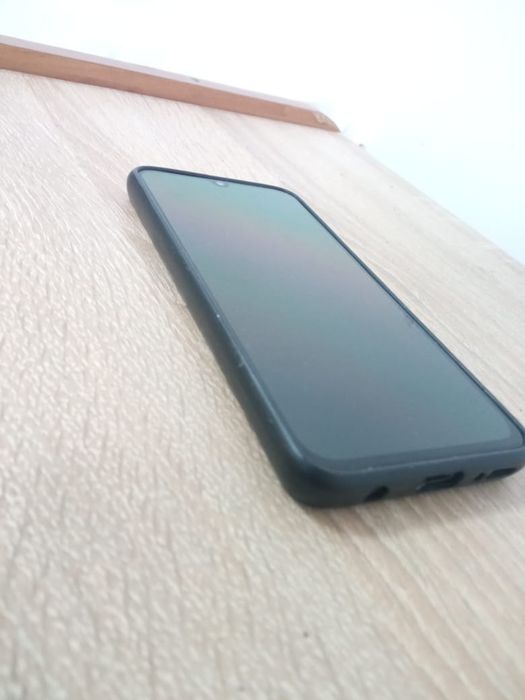 Продам телефон Samsung a40