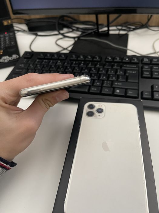 Iphone 11 pro max в идеальном состаянии каробка документ