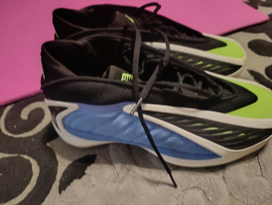 Продаю Спортивные кроссовки