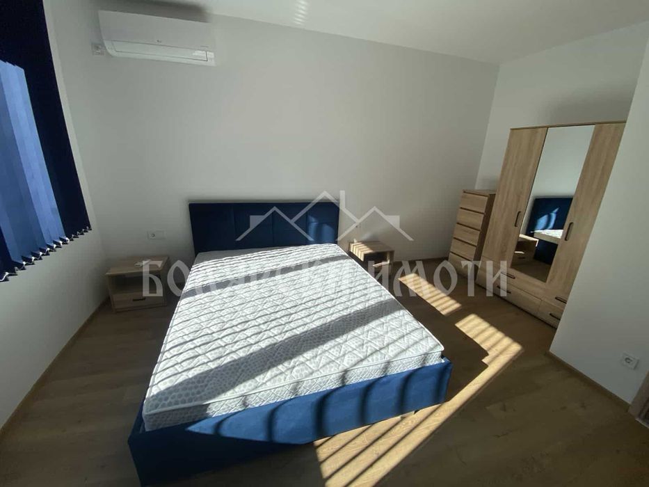 Новообзаведен четиристаен апартамент в Идеален Център